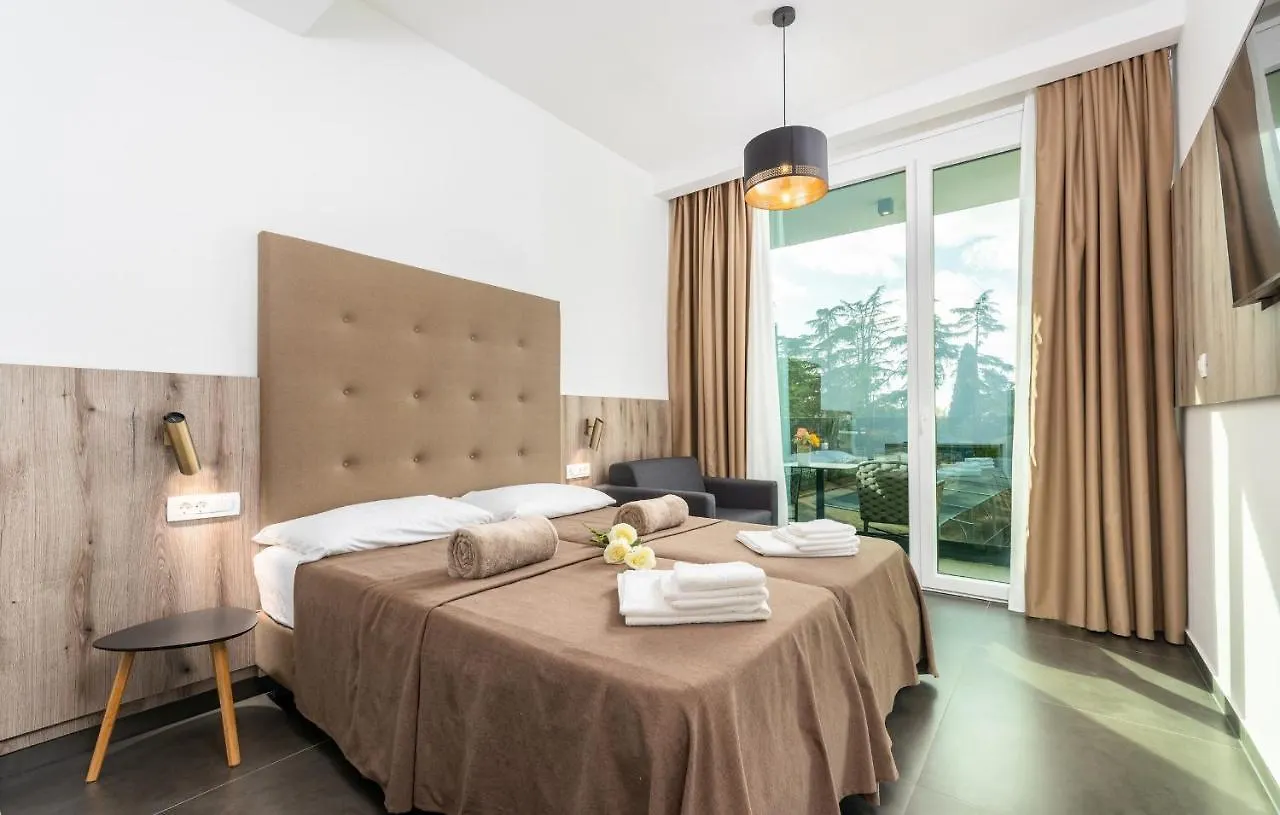 Residence Center B&B Materada 포레치